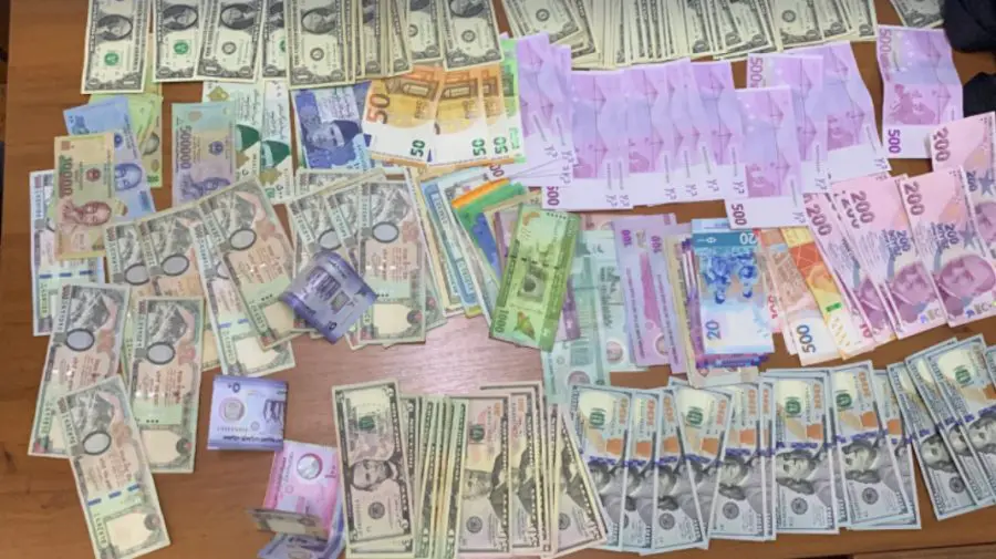 Theft on board the plane! A man detained at Chisinau Airport with €7,000 on him