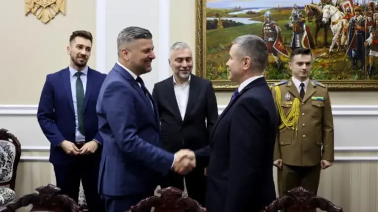 A Romanian delegation visits the Ministry of Defense in Chisinau. What did they discuss with Minister Nosatii?