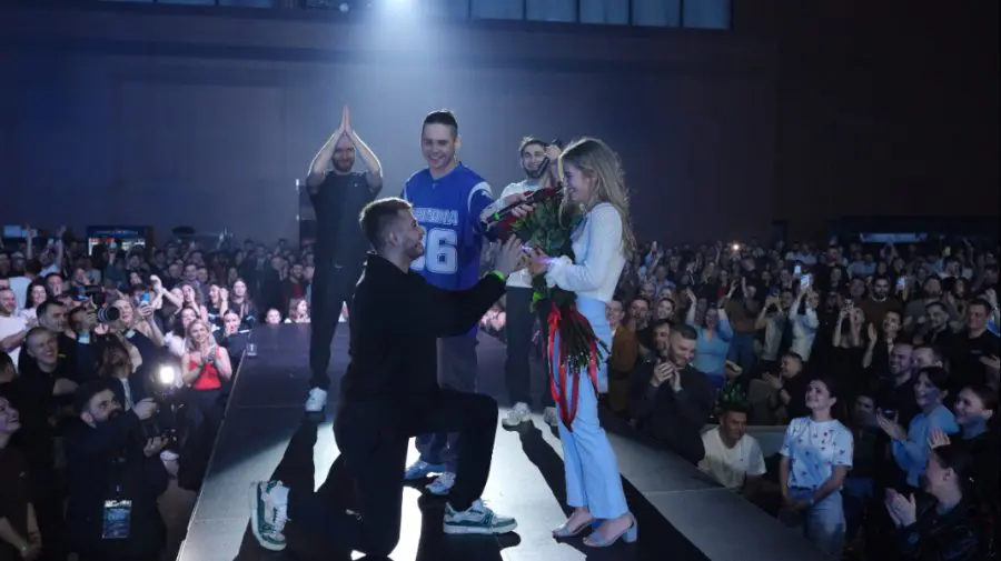 (VIDEO) Marriage proposal at the Magnat, Satoshi, and Feoctist concert in Chicago
