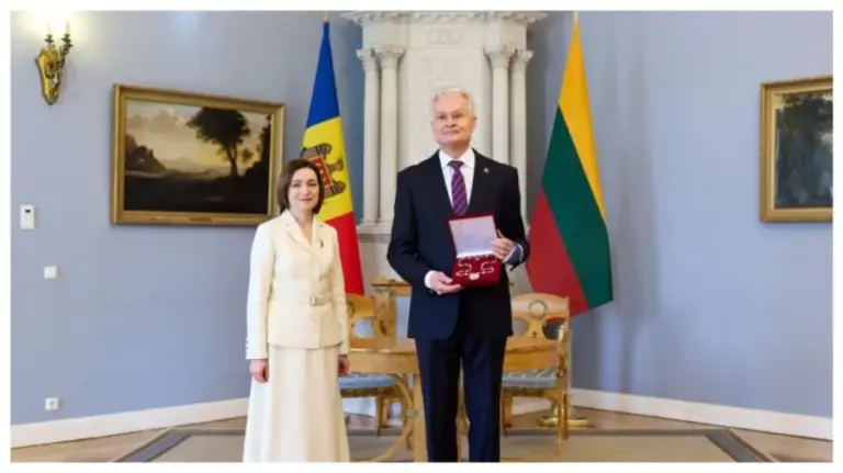 Maia Sandu awarded the Order of the Republic to the President of Lithuania