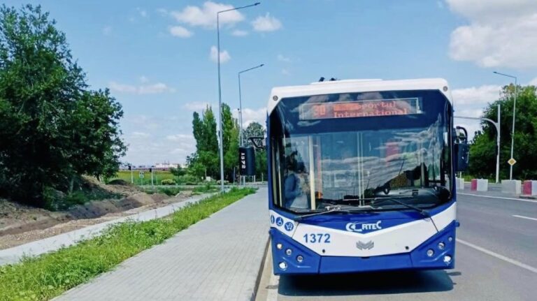 Public transportation in Chisinau is subsidized by the city government. Even the 7-lei fare does not cover the actual costs