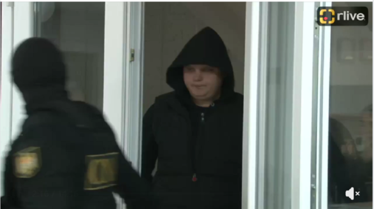 LIVE from the Chisinau District Court, where the six police officers detained by the CNA in connection with the drug case are being brought