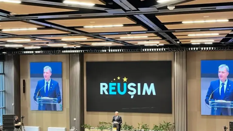 Eugeniu Osmochescu announces the launch of the government program “Reuşim” at Reinvent Moldova 2.0