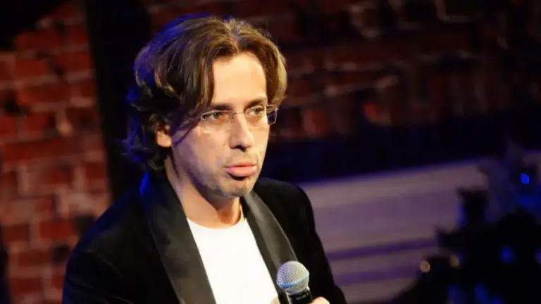 (VIDEO) Maxim Galkin in Chisinau, welcomed with wine and juice! Which drink did he choose?