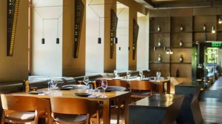 Wine Enthusiast recommends the Bufnița Albă from Castel Mimi. The restaurant, alongside renowned culinary destinations