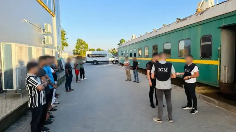 Parliament to hold hearings on foreign workers living in repurposed train wagons near Chisinau