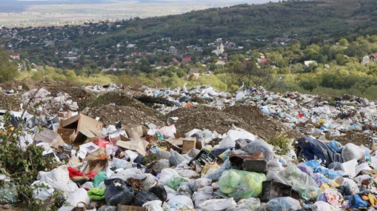 Local officials in Anenii Noi are calling for the repeal of the decision regarding the landfill in Sherpeni. The Ministry of the Environment’s Response