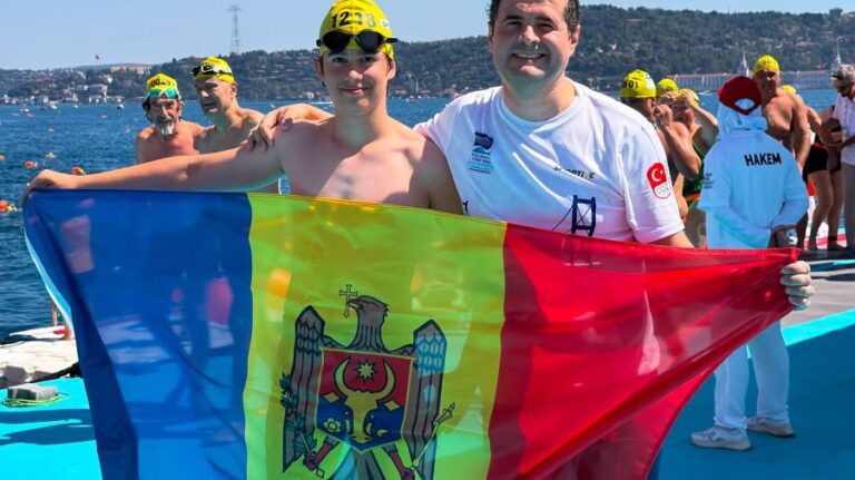 PM Vasile Tofan Completes 6.5-Kilometer Bosphorus Swim With Son