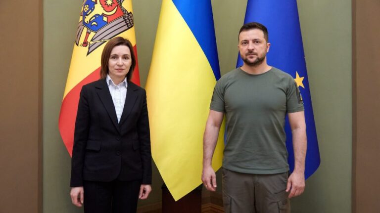 Maia Sandu Awards Ukraine’s President Volodymyr Zelenskyy Moldova’s Order of the Republic