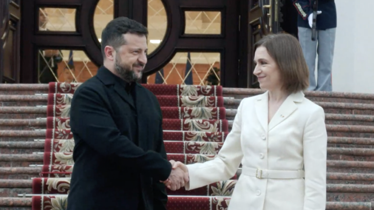 (VIDEO) Volodymyr Zelensky Arrives in Chisinau for Moldova-Romania-Ukraine Trilateral Meeting