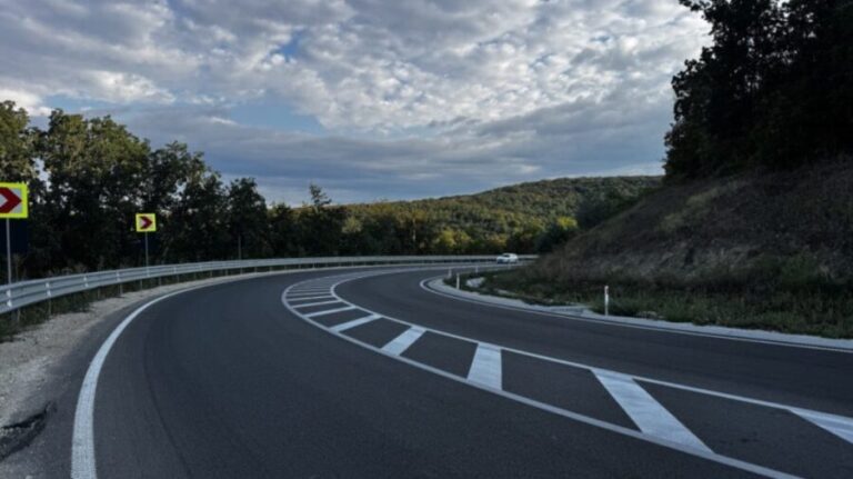 Cracks Appear on R33 Road Still Under Rehabilitation, Raising Questions Over Quality of Works