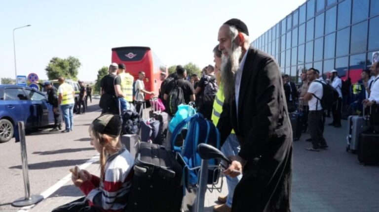Chisinau Airport Warns of Heavy Traffic as Hasidic Pilgrims Travel to Uman