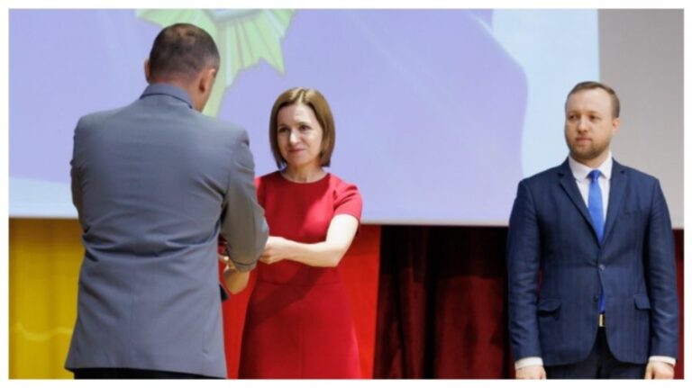 Maia Sandu Awards State Decorations to Moldovan Intelligence Officers